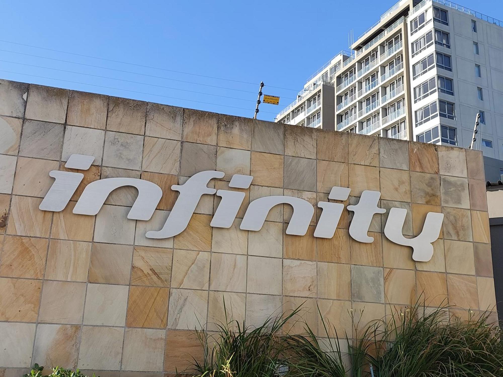 Infinity Beachfront 607 - Self Catering Unit * Bloubergstrand
