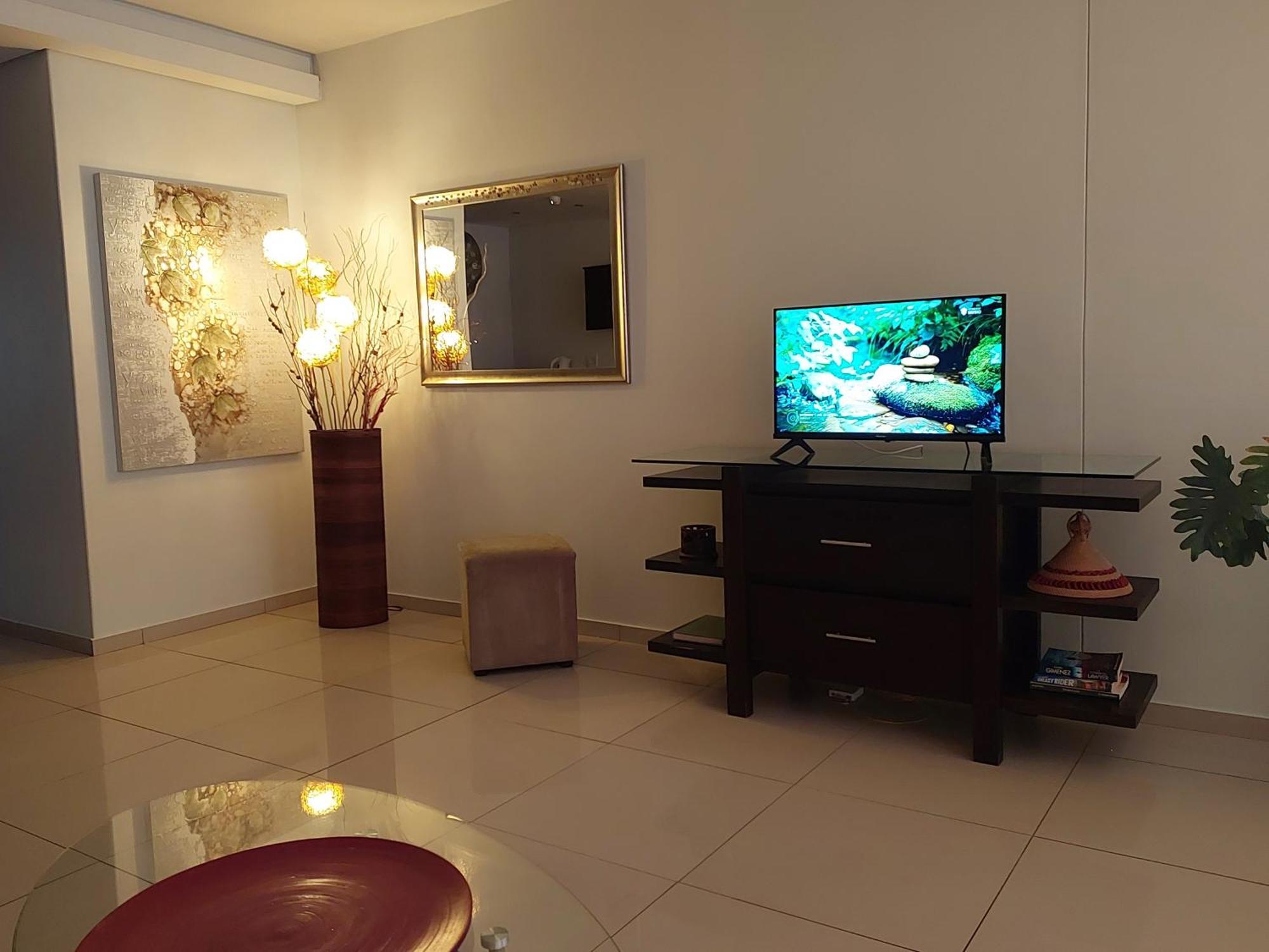 Infinity Beachfront 607 - Self Catering Unit Bloubergstrand