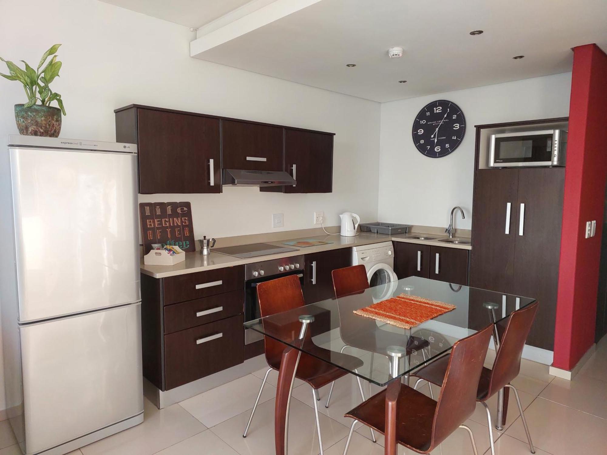 Infinity Beachfront 607 - Self Catering Unit Appartement Bloubergstrand