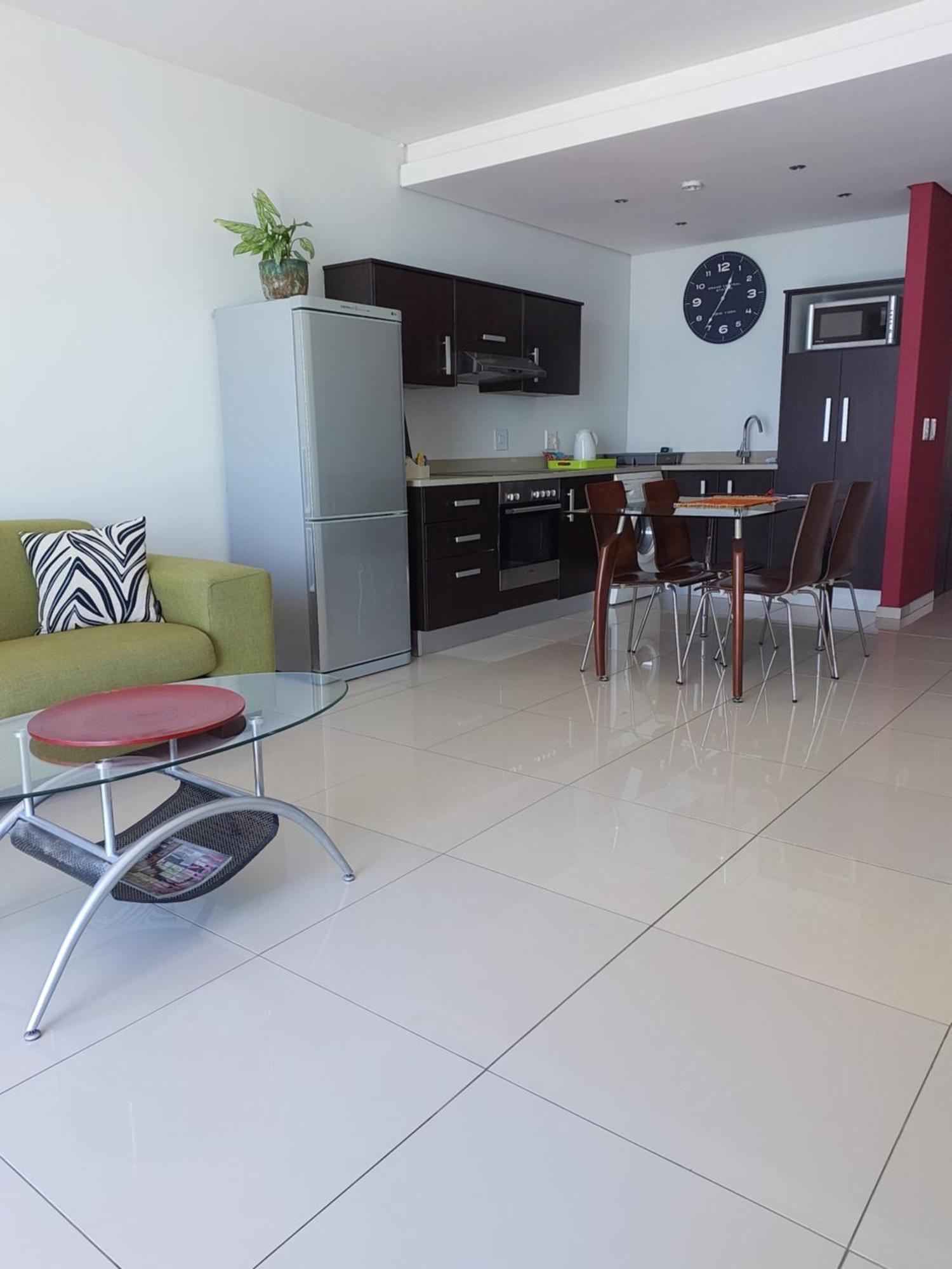 Infinity Beachfront 607 - Self Catering Unit Appartement Bloubergstrand